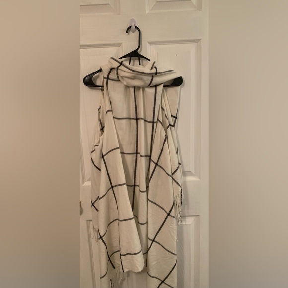 Shawl - Picture 2 of 4